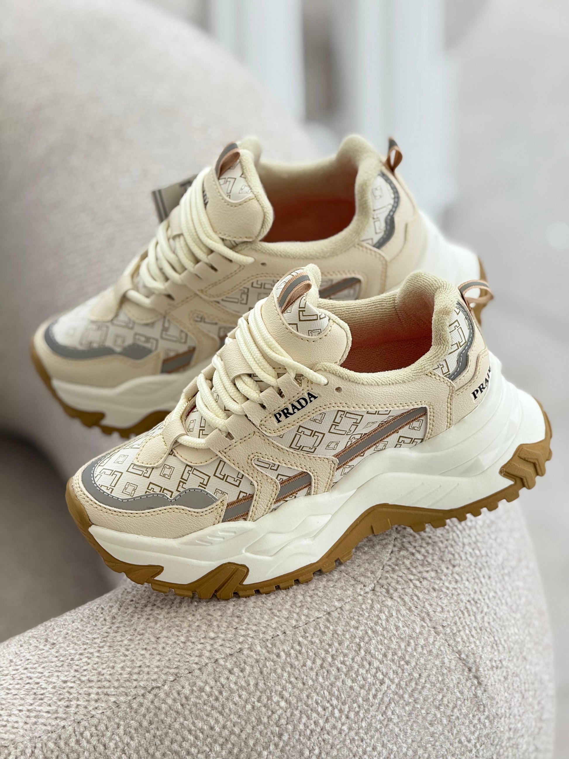 TENIS PRADA DAMA BEIGE