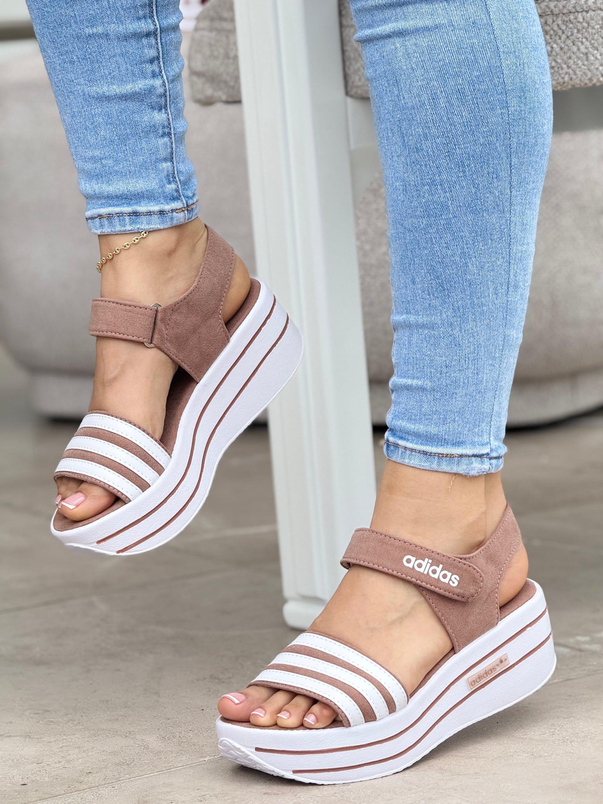 SANDALIA ADIDAS TERRACOTA