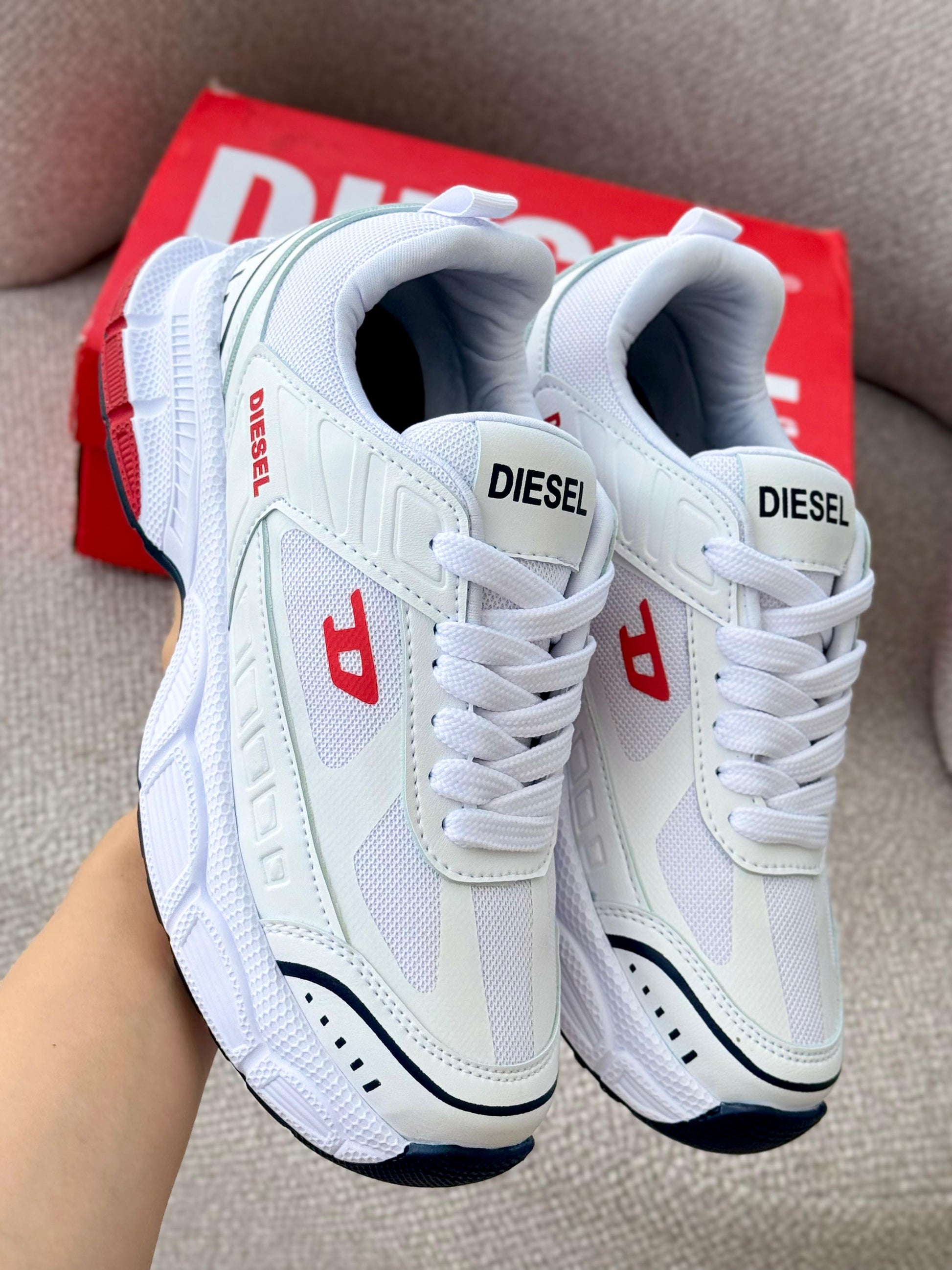 TENIS DIESEL CABALLERO BLANCO X ROJO